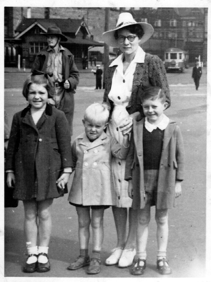 Betty Nicol with family members, 1940s 