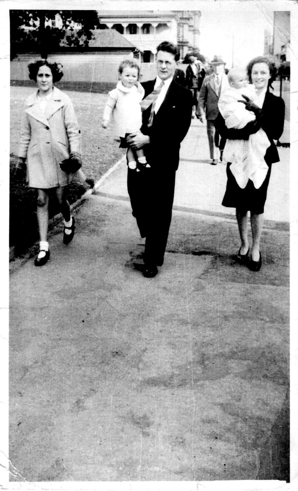 William Fowler with wife Alice and daughters Janet and Norah, early 1930s