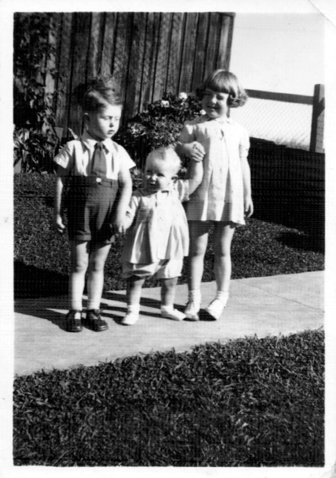 John Fowler with Robert Nicol and Barbara Fowler at Solitary Street, early 1940s