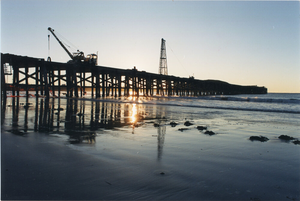 Crane being removed from Coffs Jetty, April 1984 
