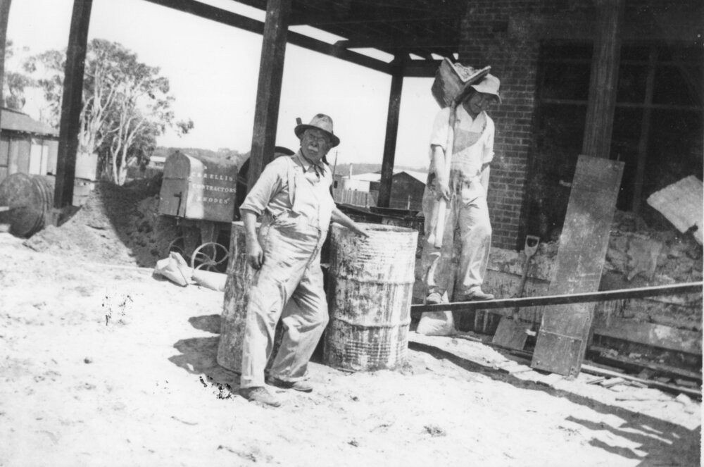 Building the Hotel in Sawtell, 1930s