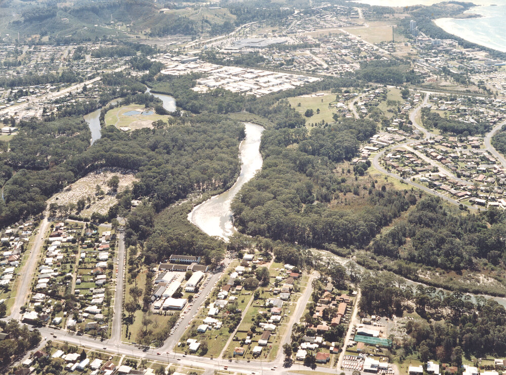 Aerial view of the Historic Cemetery and Coffs Creek, August 1990