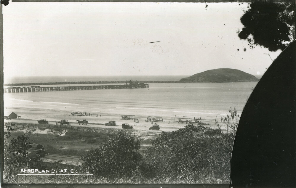 An air pageant at Jetty Beach, August 1928