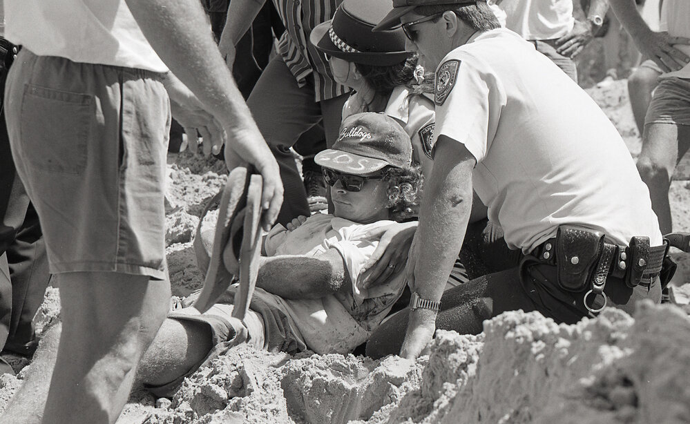 A sandy burial, 27 November 1991