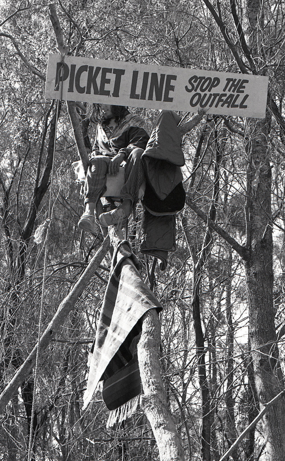 Picket line to stop the outfall proposal, 23 October 1991