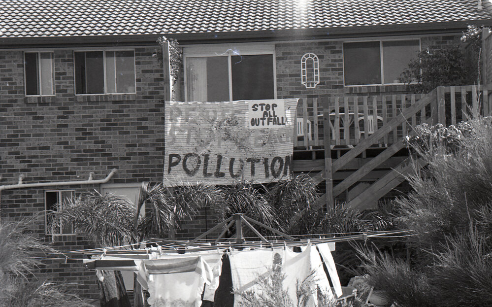 House sign against the ocean outfall project, 21 October 1991