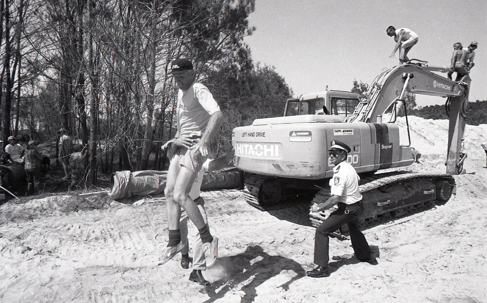 Slowing the trench diggers, 27 November 1991