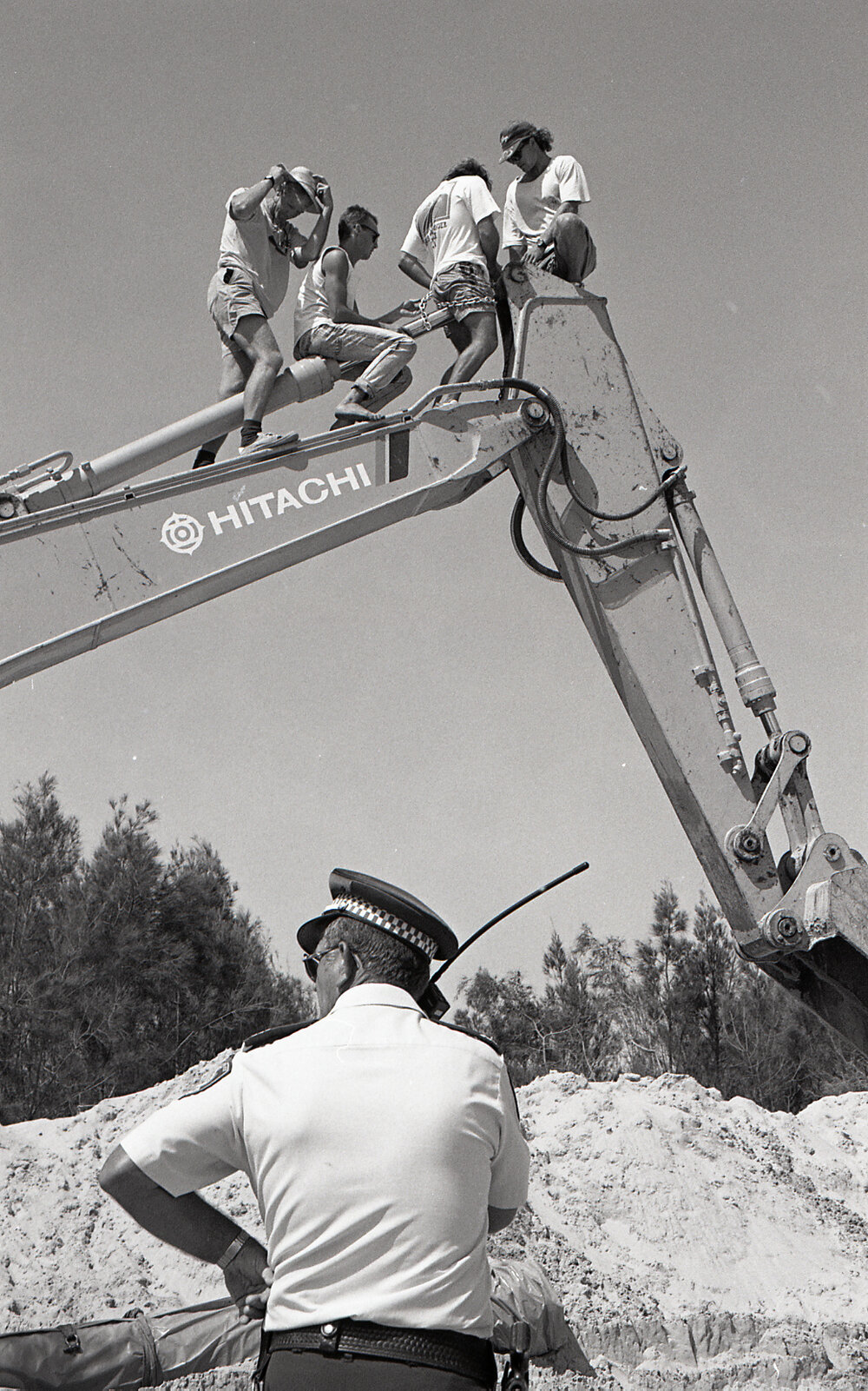 Stopping a trench digger, 27 November 1991