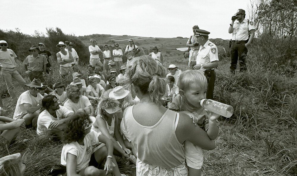 Police and protestors on Look-At-Me-Now headland, 25 November 1991
