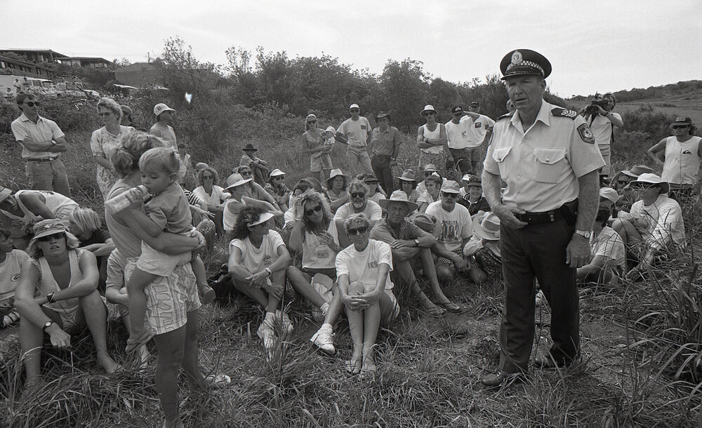 Police and protestors on Look-At-Me-Now headland, 25 November 1991