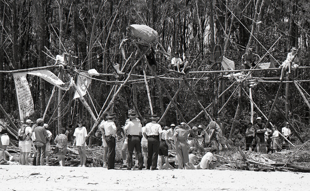 Police and protestors on Look-At-Me-Now headland, 25 November 1991