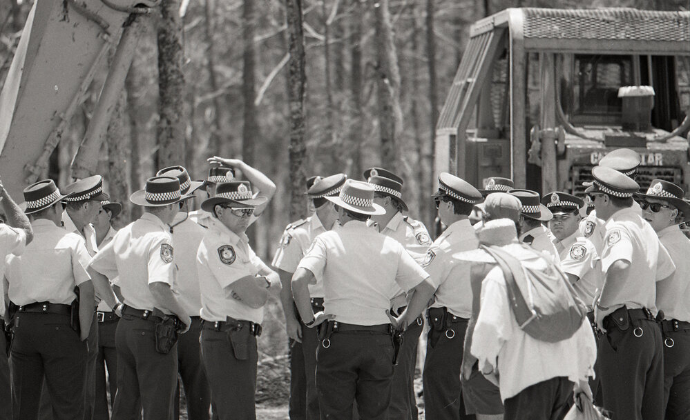 Police discuss options to deal with the Look-At-Me-Now protest, 25 November 1991