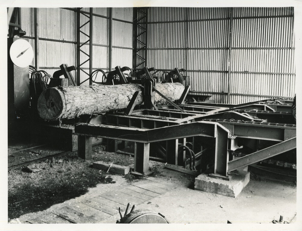 Loading log onto carriage 