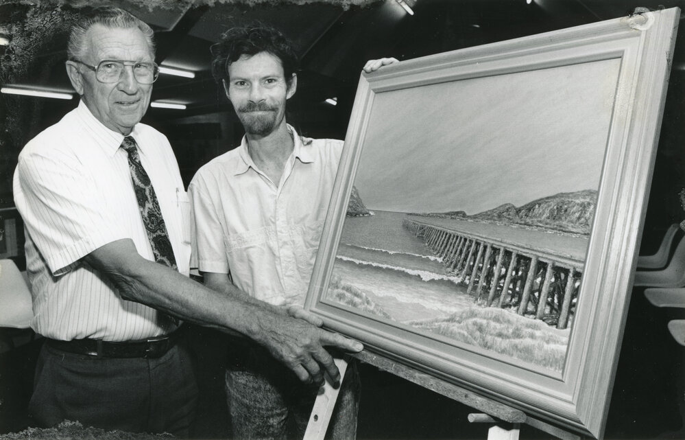 Ray Kratz and artist Ray Francis with a painting of the Jetty, 5 November 1992