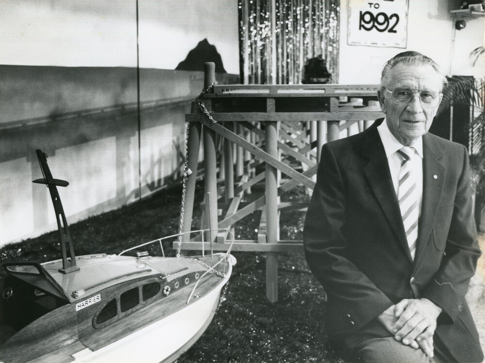 Ray Kratz with a Jetty replica, 6 August 1992