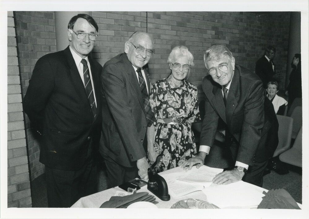 Signing the lease for the Museum, 1 October 1996