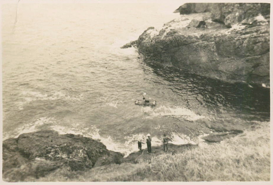 Lightkeeper Tom McKinnon crosses to Bird Island with flying fox cables, 1946