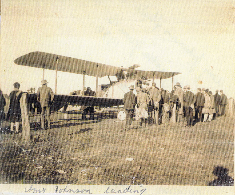 Amy Johnson landing in a Gypsy Moth, 16 June 1930 