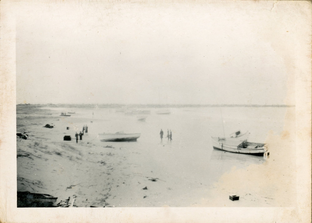 People view the stranded fishing boats on Jetty Beach after the 1950 cyclone, 24 June 1950