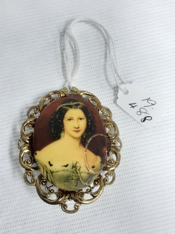 Brooch