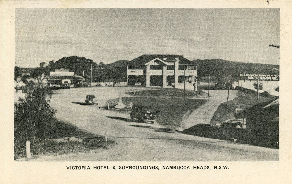 Hotel Victoria and Eichmann's store at Nambucca Heads, 1940s