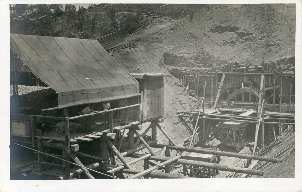 Construction of the Red Hill tunnel, c.1915