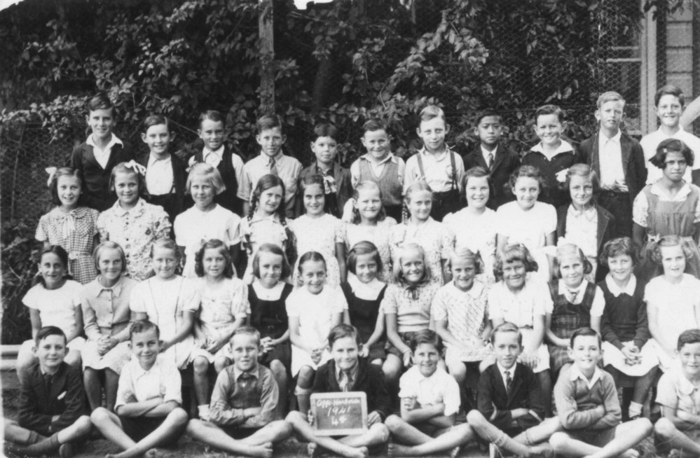 Grade 4 Coffs Harbour Public School class, 1941
