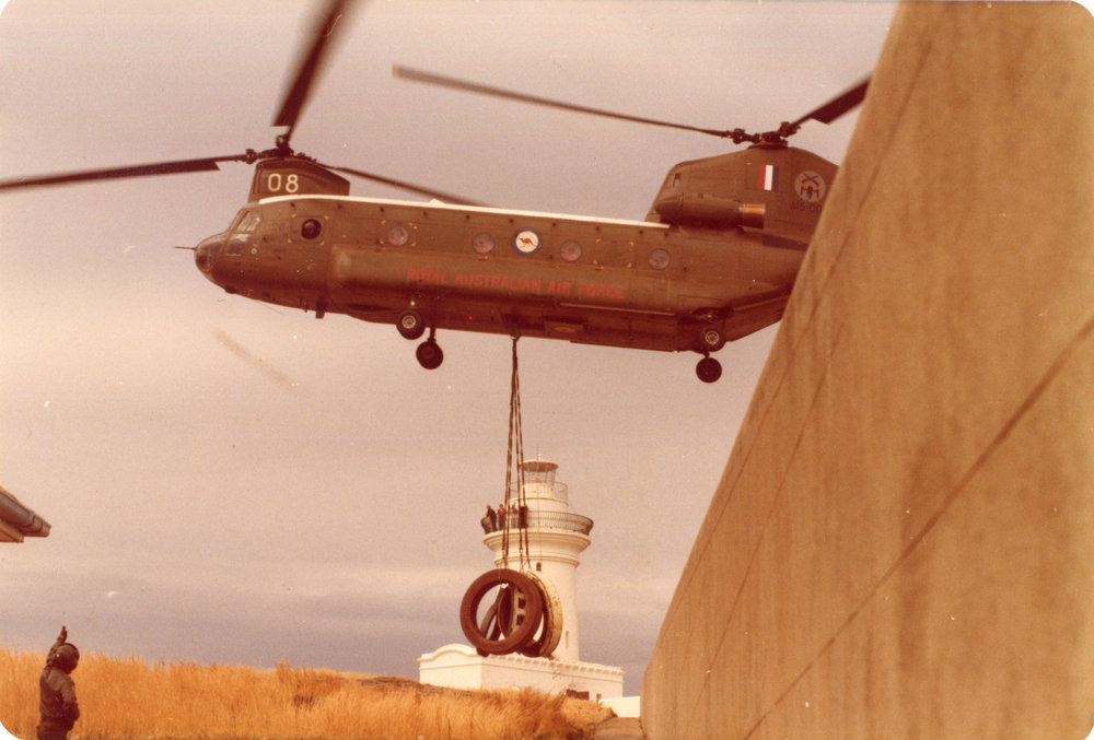 A Chinook helicopter lifts part of the South Solitary Island light, 7 September 1977