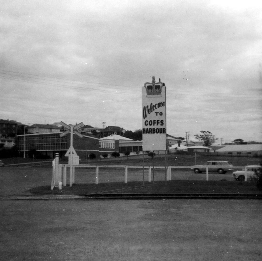 The Royal family is welcomed to Coffs Harbour, April 1970
