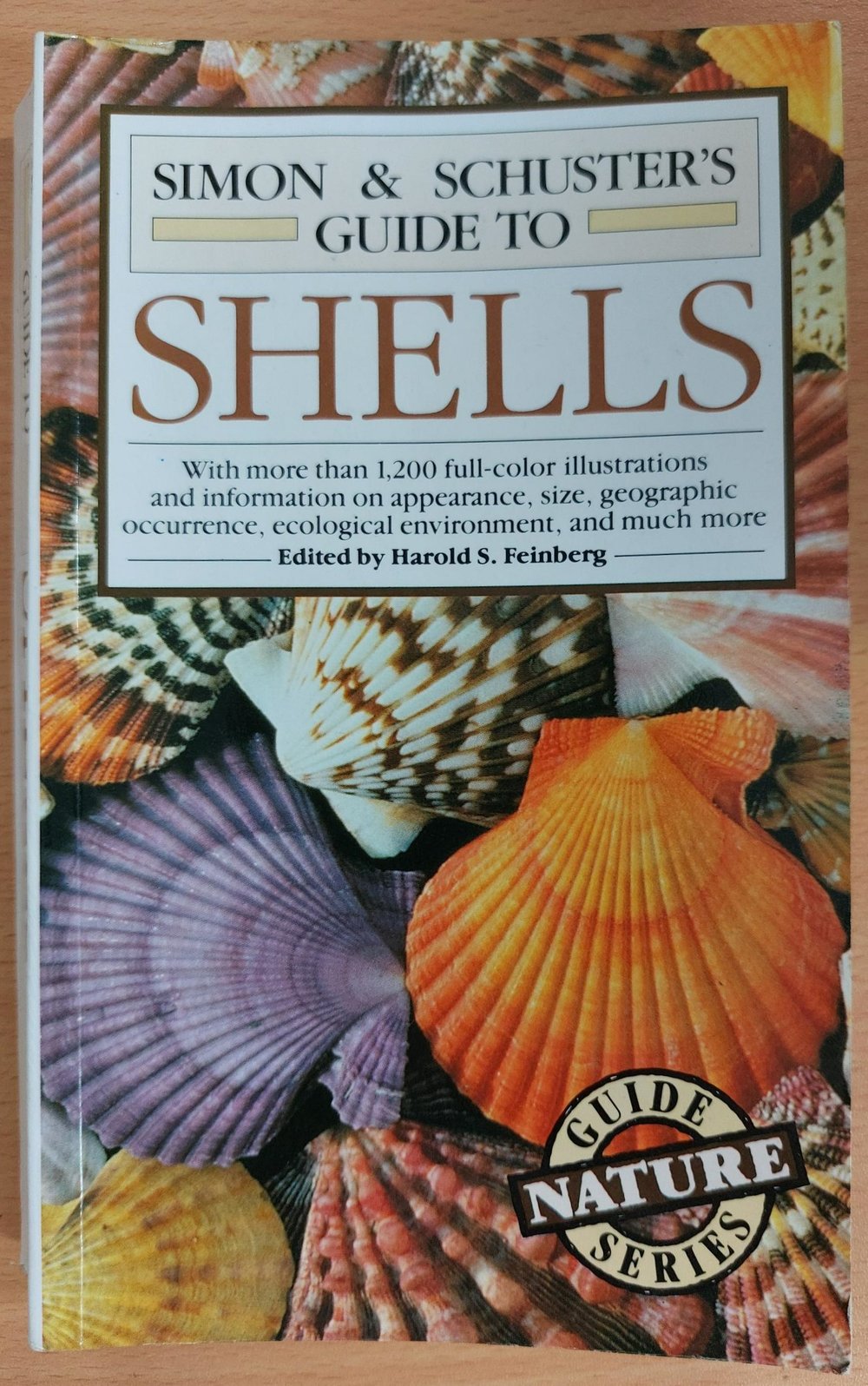 Simon &amp; Schuster's Guide to Shells