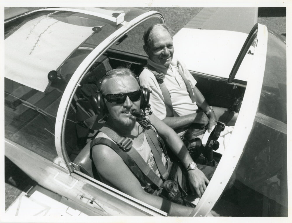 Russian pilot Alexander Markalov and Roy Riddel ready for flight, 1 January 1992