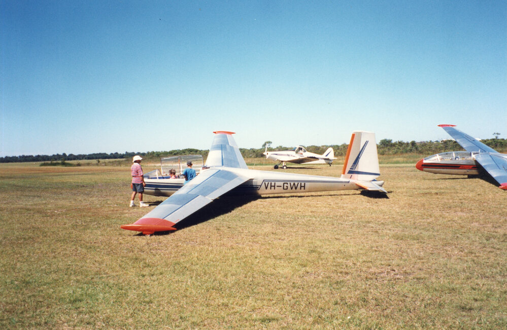 Preparing the fixed wing gliders for flight, 3 April 1997