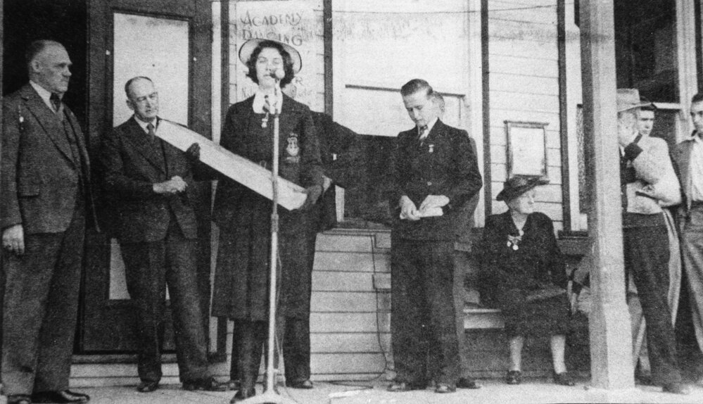 The NSW Governor visits Jetty High students at the School of Arts, 3 June 1950