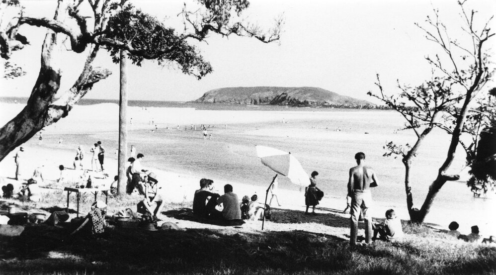 The north bank of Coffs Creek at Park Beach, 1950s