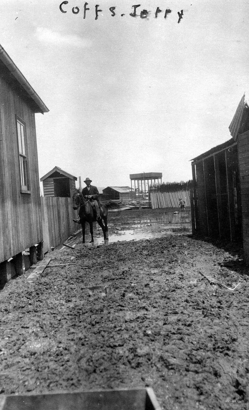 Muddy public laneway in the Jetty village