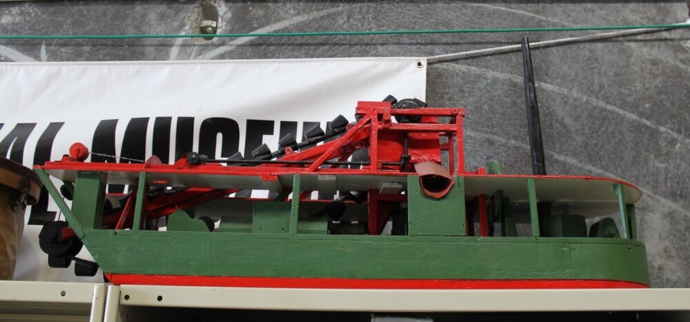 Model Sand Dredge