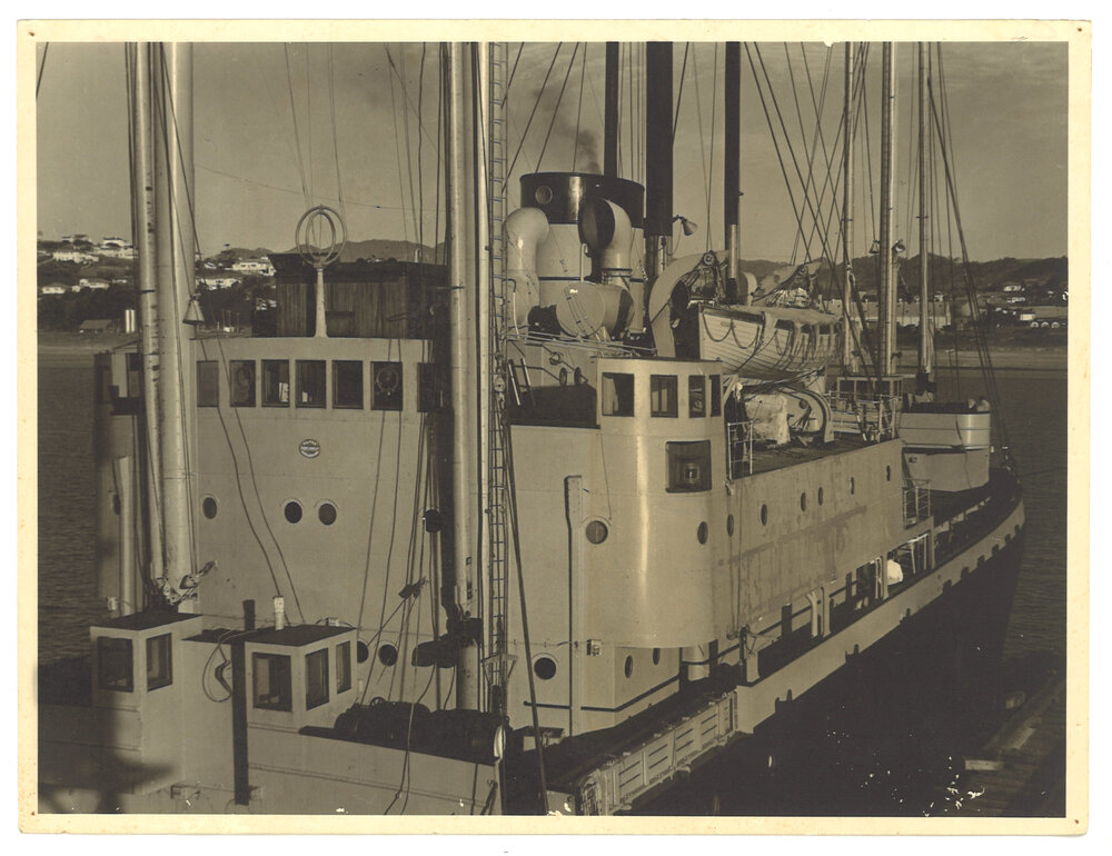 SS Kaitoa berthed at Coffs Harbour Jetty, c. 1957