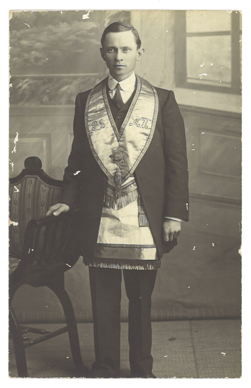 Picture postcard of Peter Jensen in Manchester Unity of Oddfellows regalia, 1917