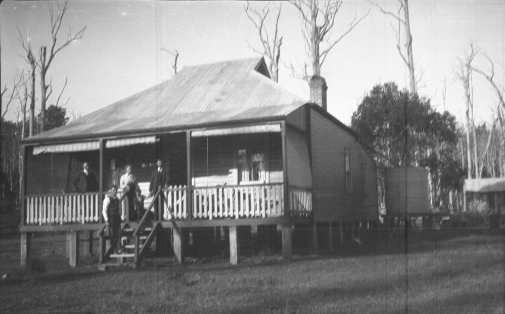 Julius Andersen and his wife at their house 'Myuna', 28 May 1922