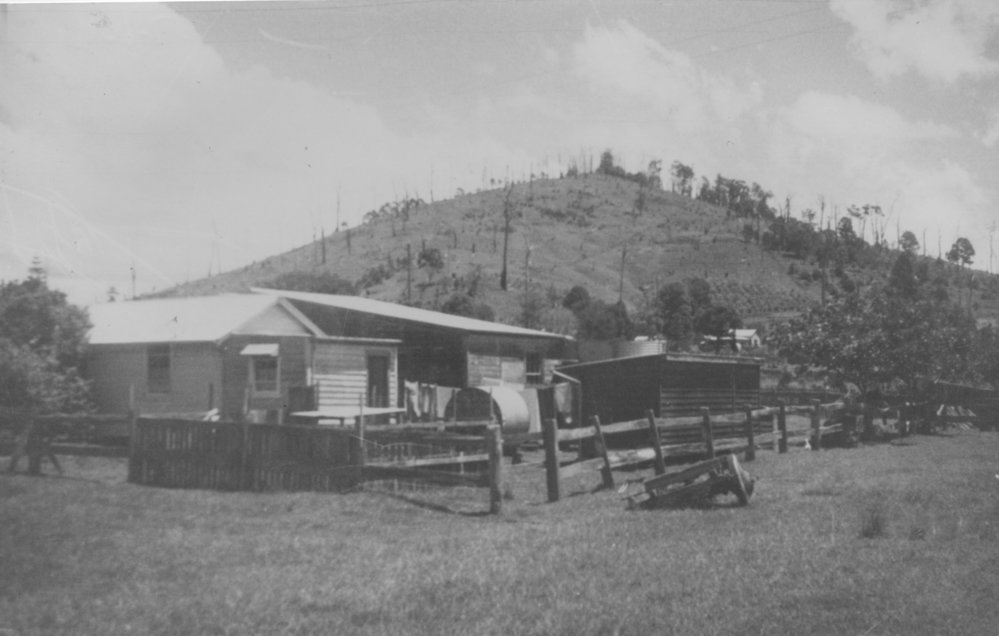 Roberts' farm with Roberts' Hill in the background, 1920s
