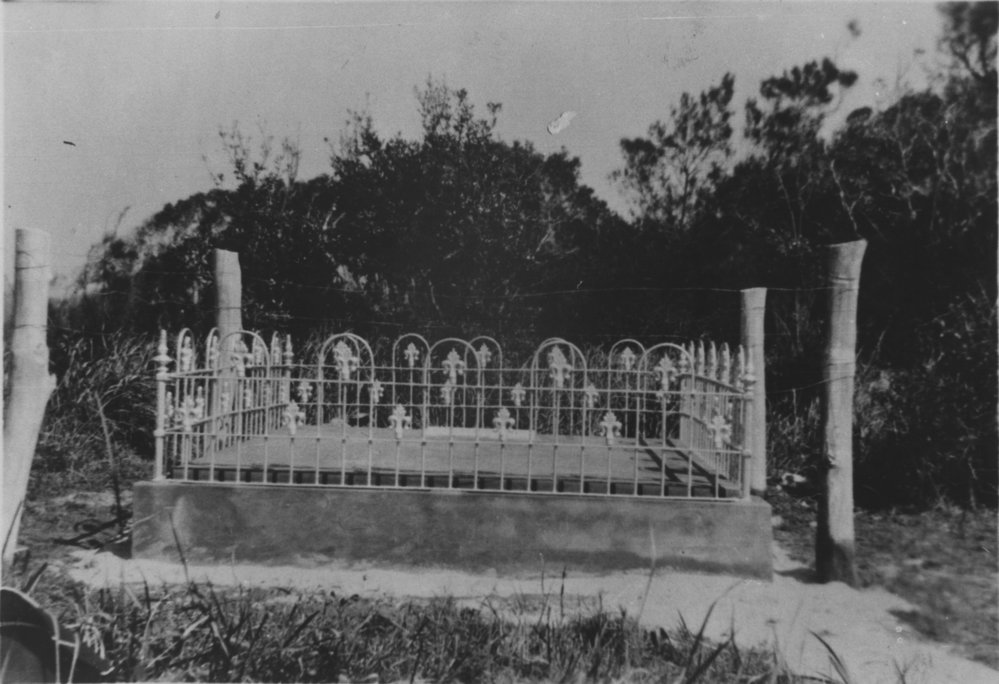Gravestone of George, Sarah and son George at Dammerels Head, 1955