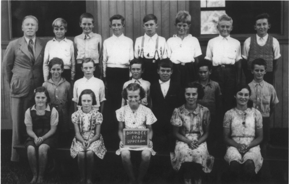 Bruce Thompson and the Upper Division students of Boambee School, 1941 