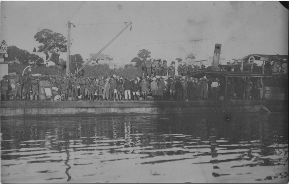Soldiers and people on a wharf, 1914 - 1918 