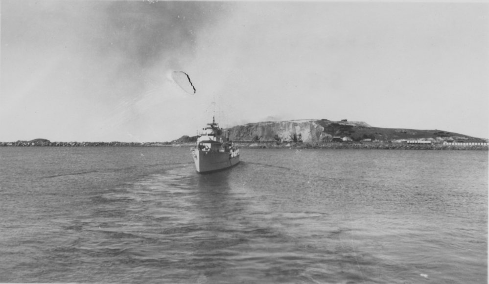 HMAS Voyager visits Coffs Harbour, 8 August 1938 
