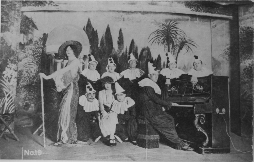 Theatre troupe performing during World War I, 1917
