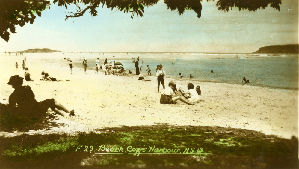 Families on the beach at Park Beach Reserve, 1930s