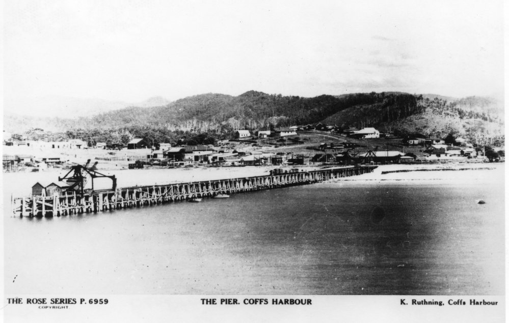 Looking towards the Jetty Beach and the Jetty township, c.1915