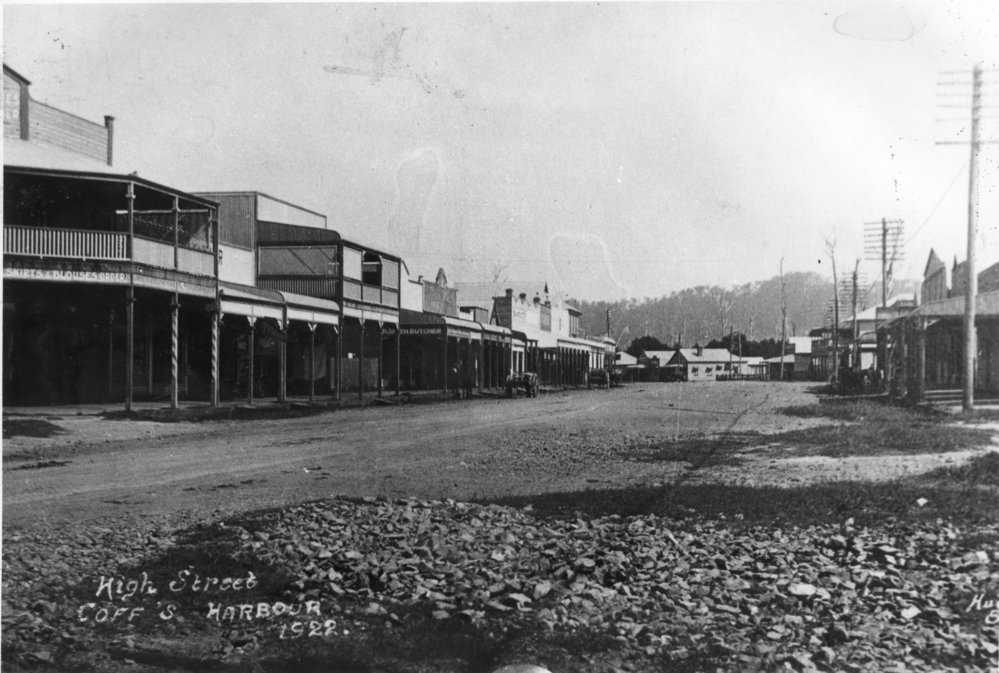 Looking west along High Street from Maloney's, 1922 