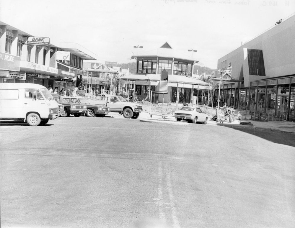Construction of the City Mall taken from Gordon Street end looking west, c.1986
