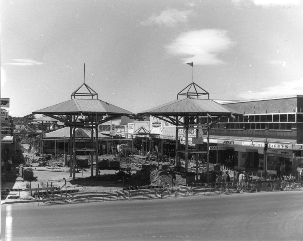 Looking east from Grafton Street towards the construction of the City Mall, c.1986